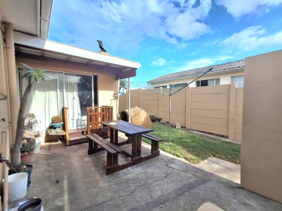 4 Bedroom Property for Sale in Summerpride Eastern Cape